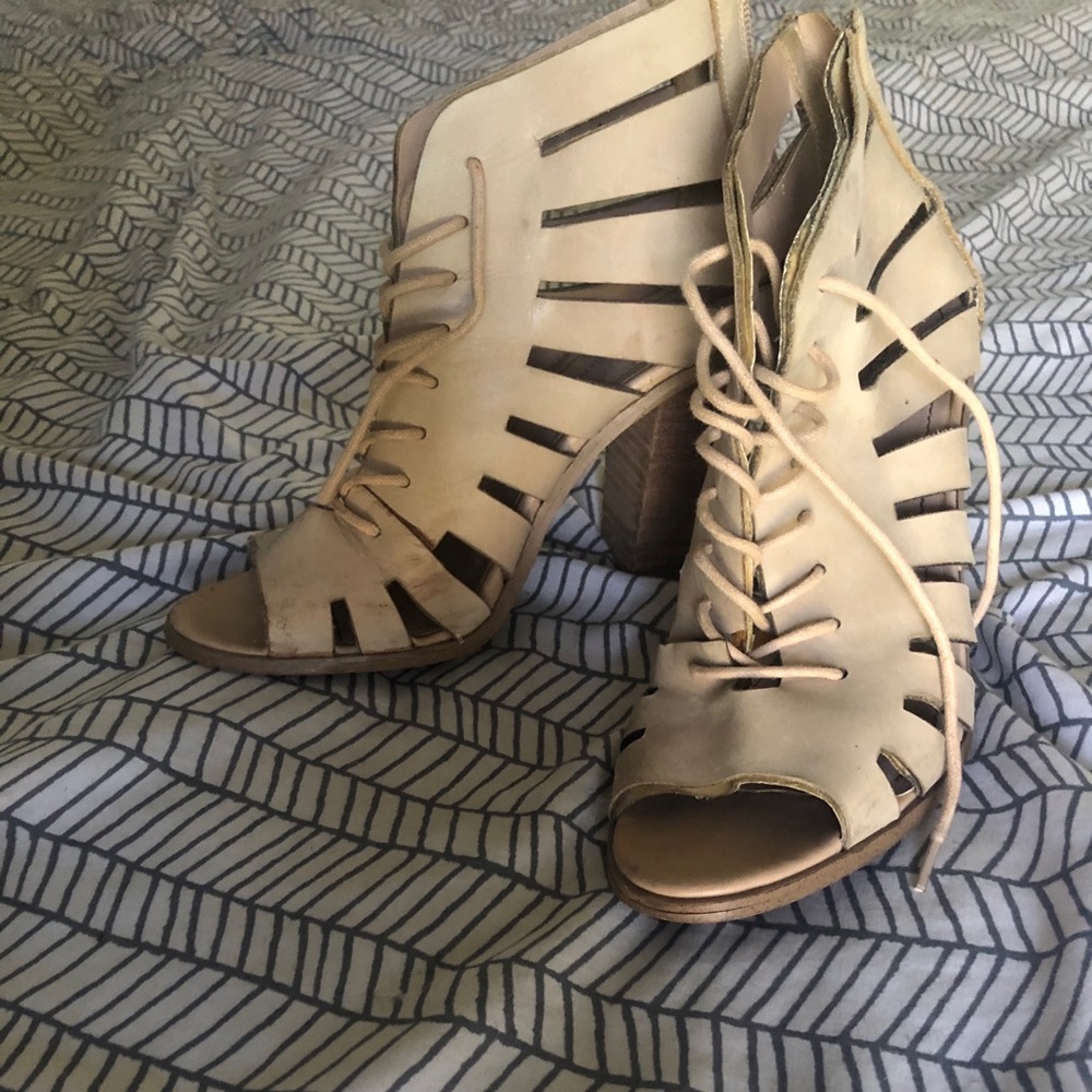 BCBG cream heels